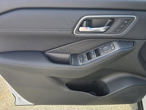 New 2026 Nissan Rogue Platinum image 8