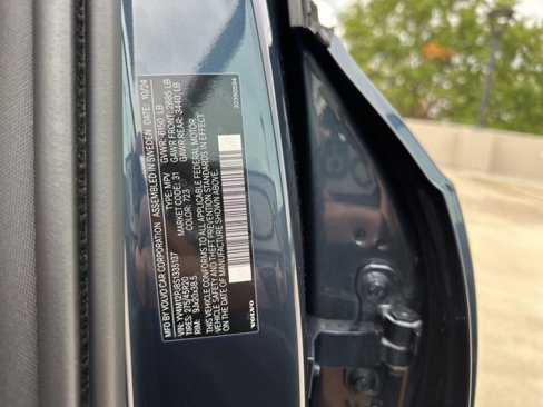Certified 2025 Volvo XC90 B5 Core image 33