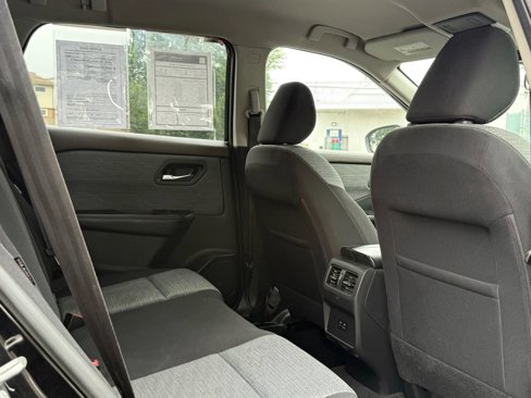 Used 2021 Nissan Rogue SV image 26