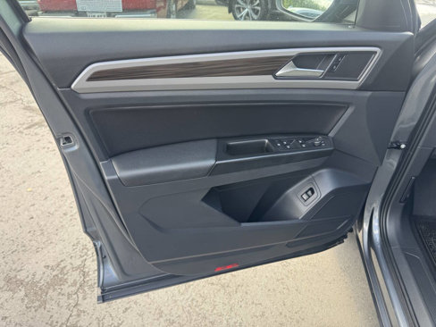 Used 2021 Volkswagen Atlas SE image 14
