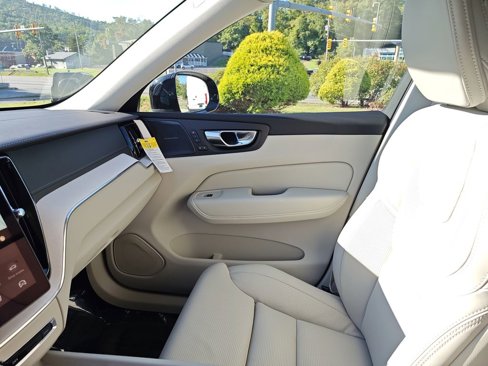 New 2026 Volvo XC60 B5 Ultra w/ Protection Package Premier image 30