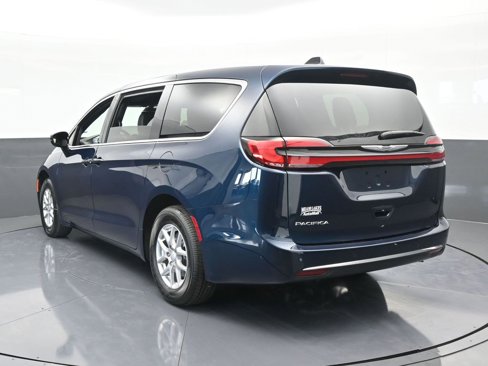 New 2025 Chrysler Pacifica Select image 4