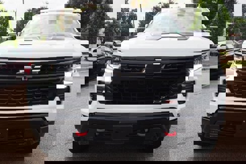 Used 2024 Chevrolet Silverado 1500 LT Trail Boss w/ Convenience Package II image 2