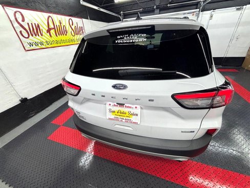 Used 2020 Ford Escape SE image 19