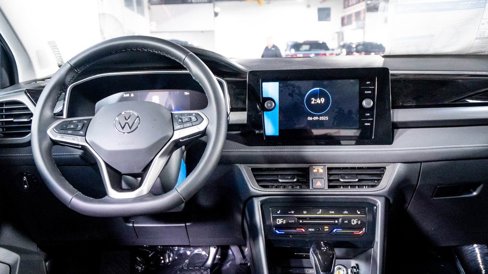 New 2025 Volkswagen Taos SE image 13