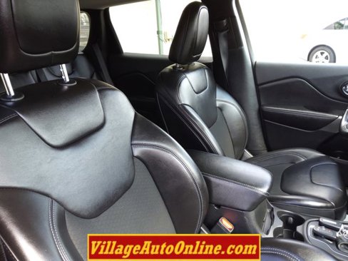 Used 2021 Jeep Cherokee Latitude Plus image 32