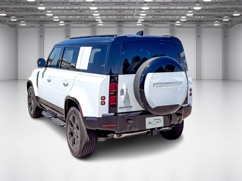 New 2025 Land Rover Defender 110 X-Dynamic SE image 3