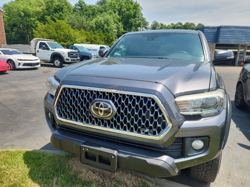 Used 2018 Toyota Tacoma TRD Off-Road image 3
