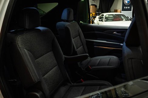 Used 2025 Chevrolet Traverse LT image 13