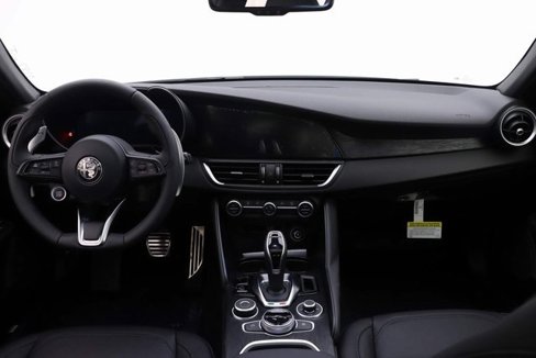 New 2024 Alfa Romeo Giulia Sprint image 8
