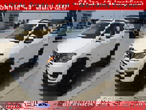 Used 2018 Jeep Compass Latitude image 1