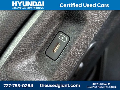 Used 2025 Kia Sportage EX image 17