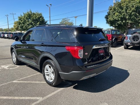 Used 2022 Ford Explorer XLT w/ Equipment Group 202A image 5