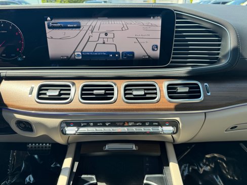 New 2026 Mercedes-Benz GLS 450 4MATIC image 12
