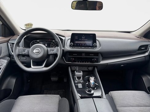 Used 2023 Nissan Rogue SV image 12