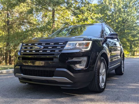 Used 2017 Ford Explorer XLT w/ Equipment Group 202A image 1