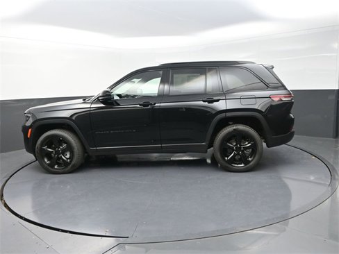 New 2025 Jeep Grand Cherokee Limited w/ Black Appearance Package image 4