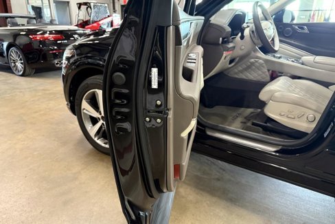Used 2023 Genesis GV80 3.5T w/ Cargo Package image 54