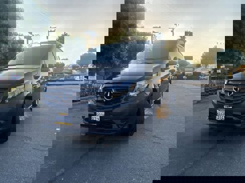 Used 2020 Mercedes-Benz Metris image 3