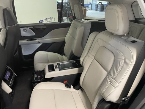 Used 2025 Lincoln Aviator Reserve w/ Equipment Group 201A image 22