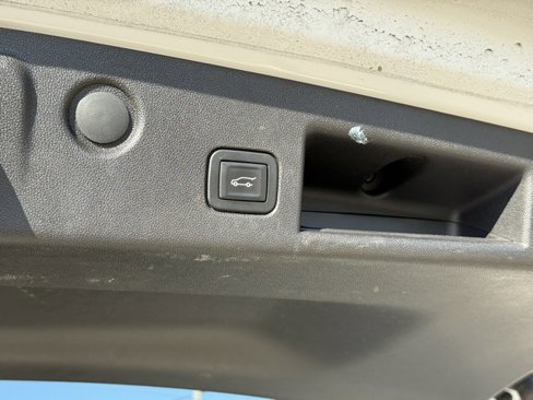 Used 2018 Chevrolet Equinox Premier image 28