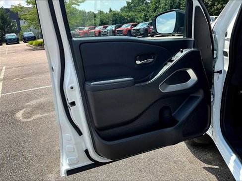 Certified 2025 Nissan Frontier SV image 9