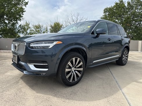 Certified 2025 Volvo XC90 B5 Core image 4