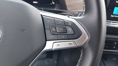 Used 2025 Volkswagen Atlas SE image 25