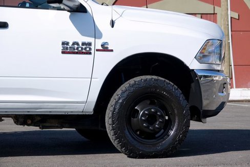 Used 2018 RAM 3500 Tradesman w/ Chrome Appearance Group image 17