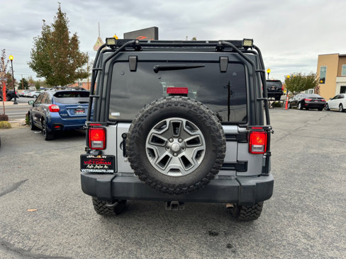 Used 2017 Jeep Wrangler Unlimited Rubicon w/ Connectivity Group image 4