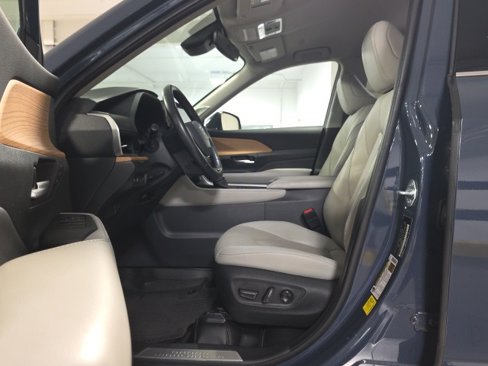 Used 2024 Toyota Grand Highlander Limited image 10