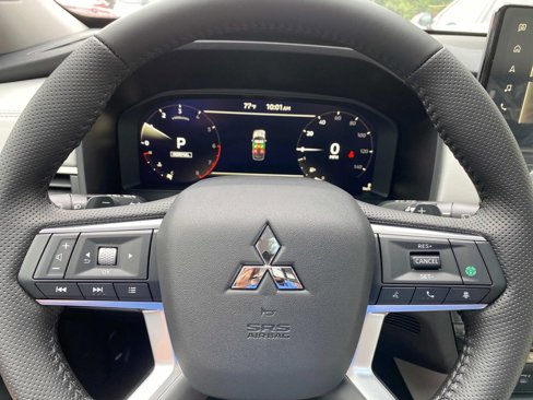 New 2025 Mitsubishi Outlander SE image 13
