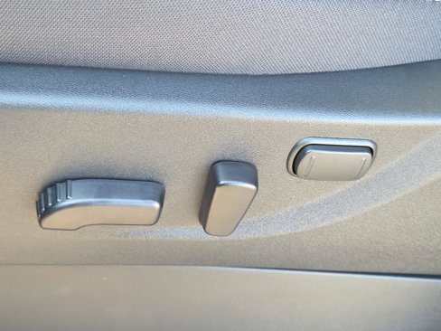 Used 2025 Nissan Frontier SV image 11