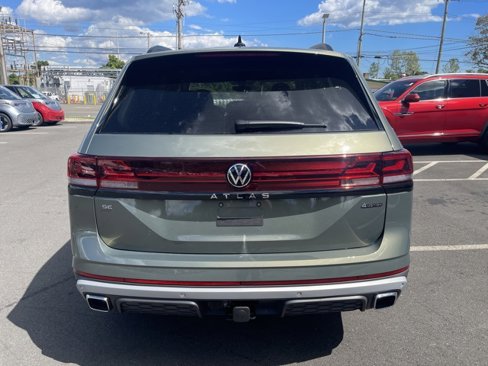 New 2025 Volkswagen Atlas Peak Edition SE image 8