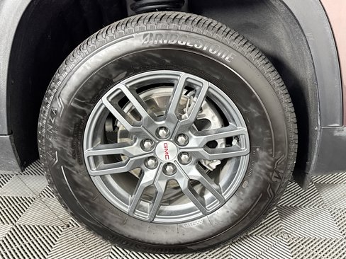 Used 2025 GMC Acadia Elevation image 30