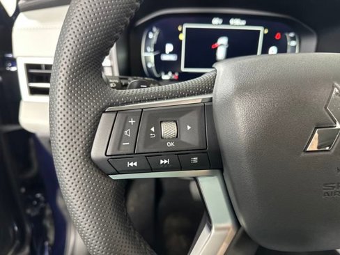 Used 2025 Mitsubishi Outlander SE image 15