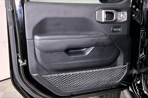 Used 2021 Jeep Wrangler Unlimited Sahara image 22