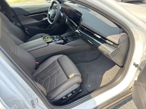 Used 2024 BMW 530i image 38