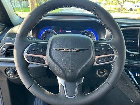 New 2025 Chrysler Pacifica Select image 12