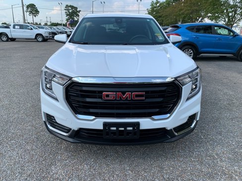 Used 2024 GMC Terrain SLE image 3
