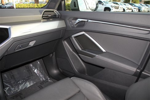 Used 2025 Audi Q3 2.0T Premium image 8