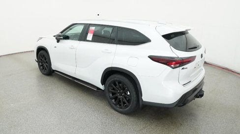 New 2025 Toyota Highlander XLE image 14