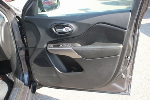 Used 2020 Jeep Cherokee Limited image 30