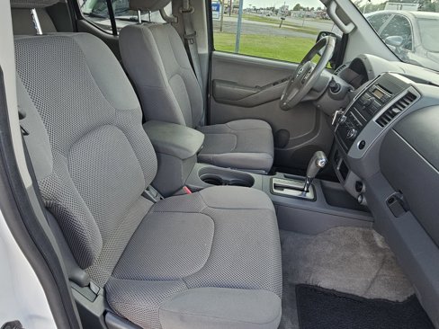 Used 2012 Nissan Frontier SV image 21