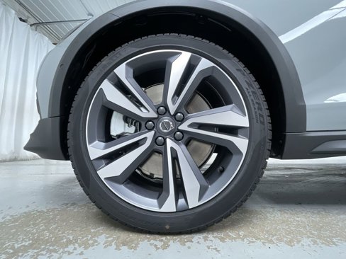 New 2026 Volvo V60 B5 Cross Country Plus w/ Climate Package image 14