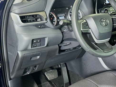 Used 2025 Toyota Highlander LE image 17