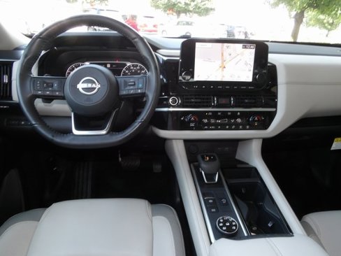 Certified 2024 Nissan Pathfinder SL image 18