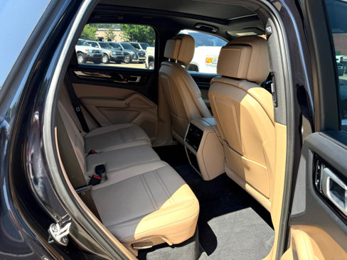 Used 2019 Porsche Cayenne image 28