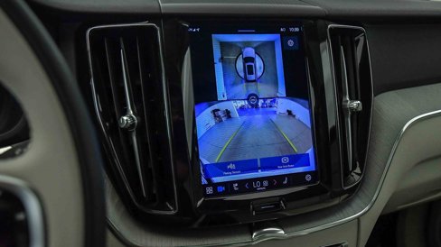Certified 2025 Volvo XC60 T8 Plus w/ Protection Package Premier image 25