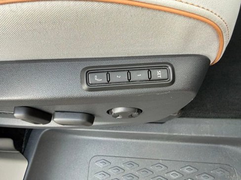 Used 2025 Volkswagen ID. Buzz 1st Edition image 29